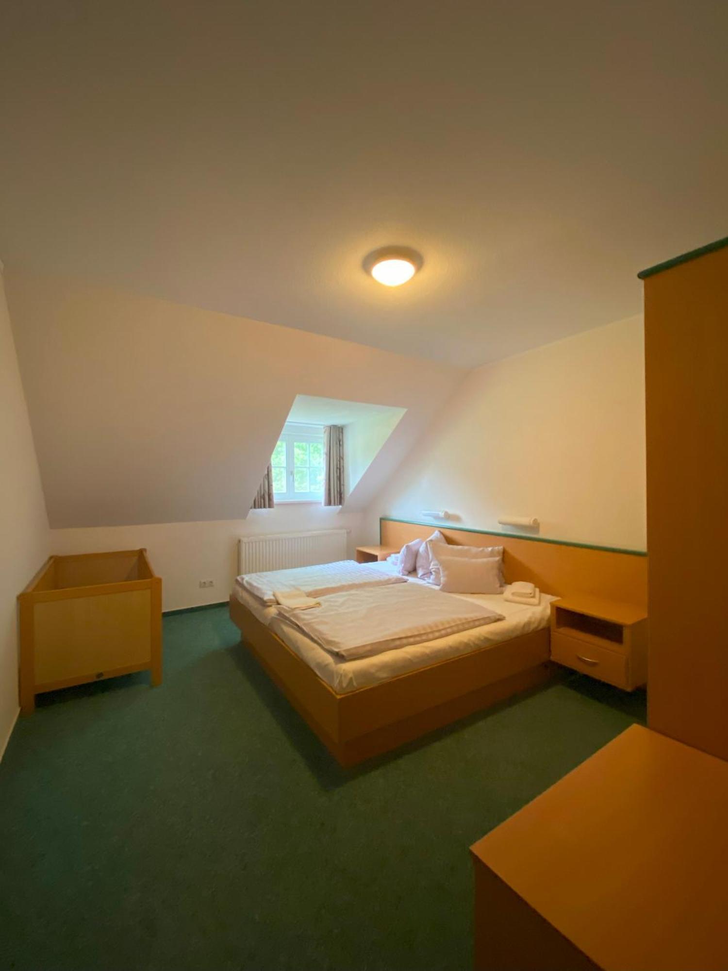 Hotel Bildungsgut Schmochtitz Extérieur photo